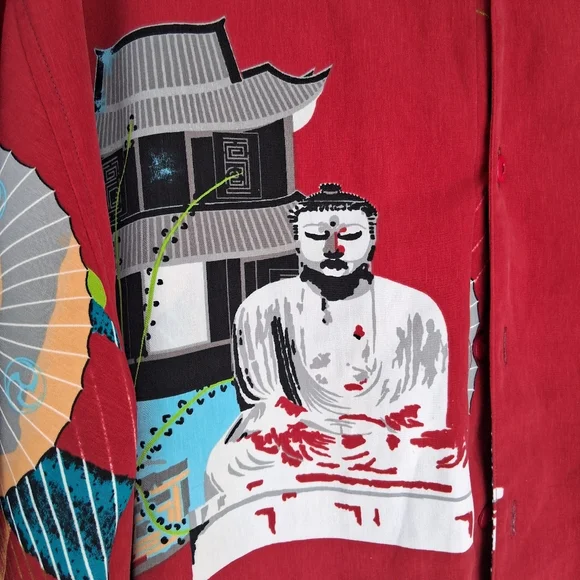 Men's Red Short-Sleeve Button-Down Shirt with Asian Motif - Picture 6 of 6